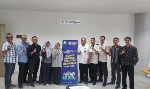 Tim Litbang Bappeda Kota Pontianak dan pihak IBT Untan foto bersama usai rapat koordinasi di Gerai Untan Hub, Rabu (29/6/2022). (Foto: Prokopim Pontianak)