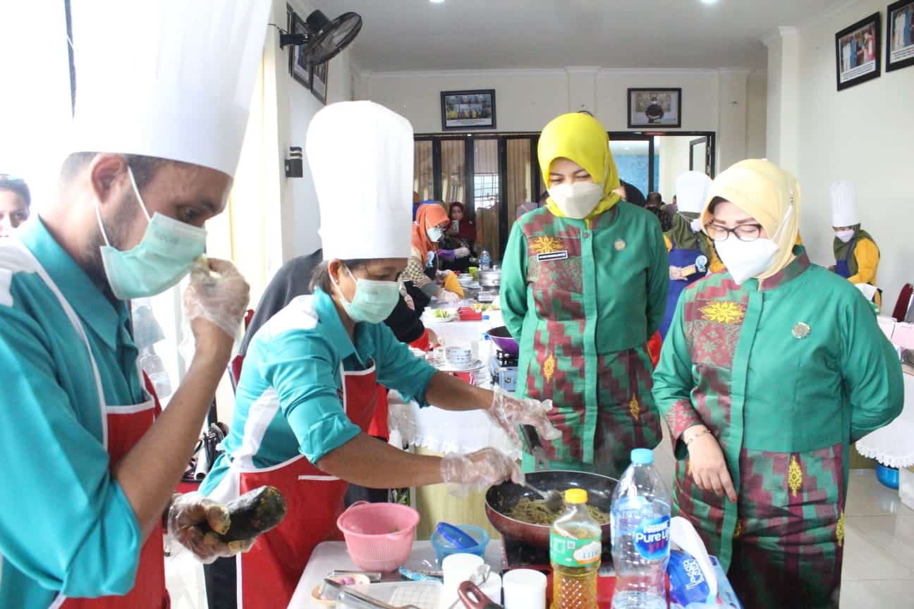 Lomba masak makanan bergizi yang digelar oleh TP PKK Provinsi Kalbar ini juga dimaksudkan dalam rangka upaya mencegah meningkatnya kasus stunting di Provinsi Kalbar. (Foto: Istimewa)