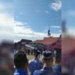 Cuplikan video aksi heroik Rajili saat memanjat tiang bendera setinggi kurang lebih 15 meter. (Foto: Istimewa)