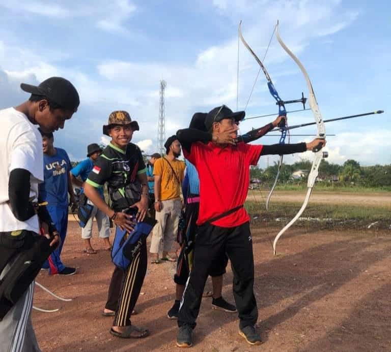 Sejumlah atlet Kabupaten Melawi menjalani sesi latihan dalam rangka menghadapi Kejurda Panahan Provinsi Kalbar 2022. (Foto: Istimewa)