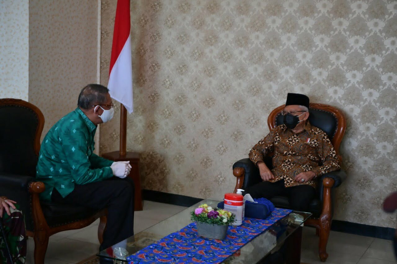 Gubernur Kalbar, Sutarmidji berbincang ringan bersama Wapres RI, Ma'ruf Amin. (Foto: Istimewa)