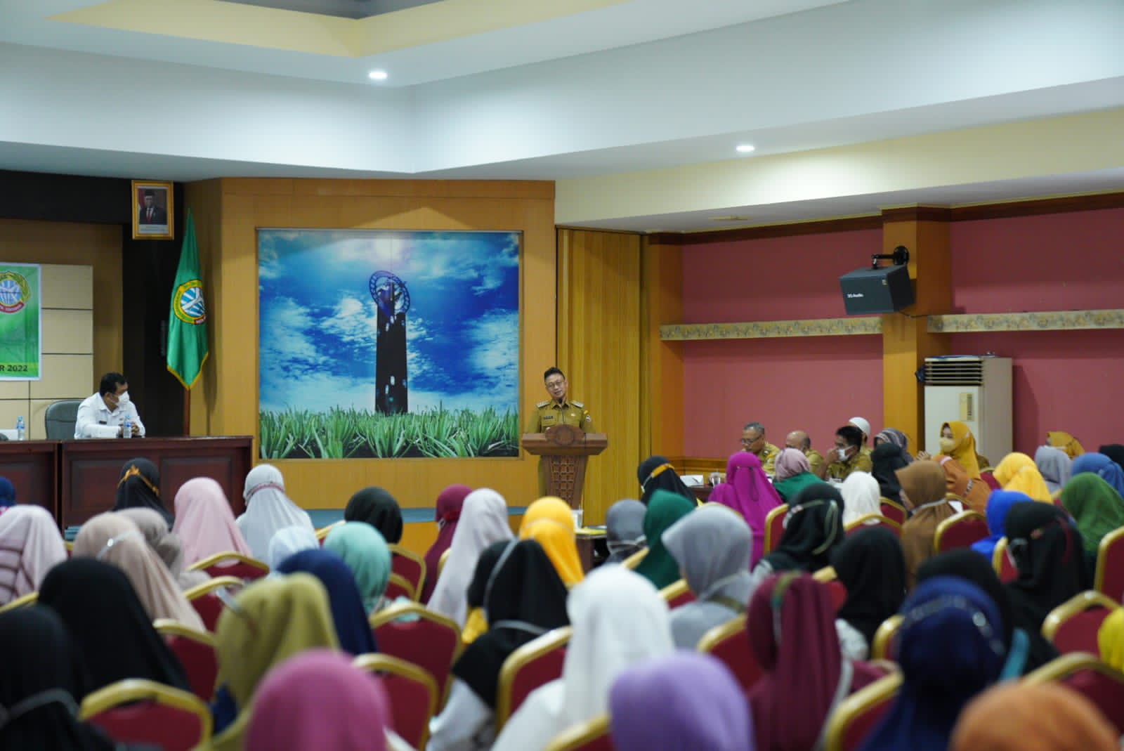 Wali Kota Pontianak, Edi Rusdi Kamtono memberikan kata sambutan pada acara Pembinaan Lembaga Keagamaan se-Kota Pontianak. (Foto: Prokopim For KalbarOnline.com)