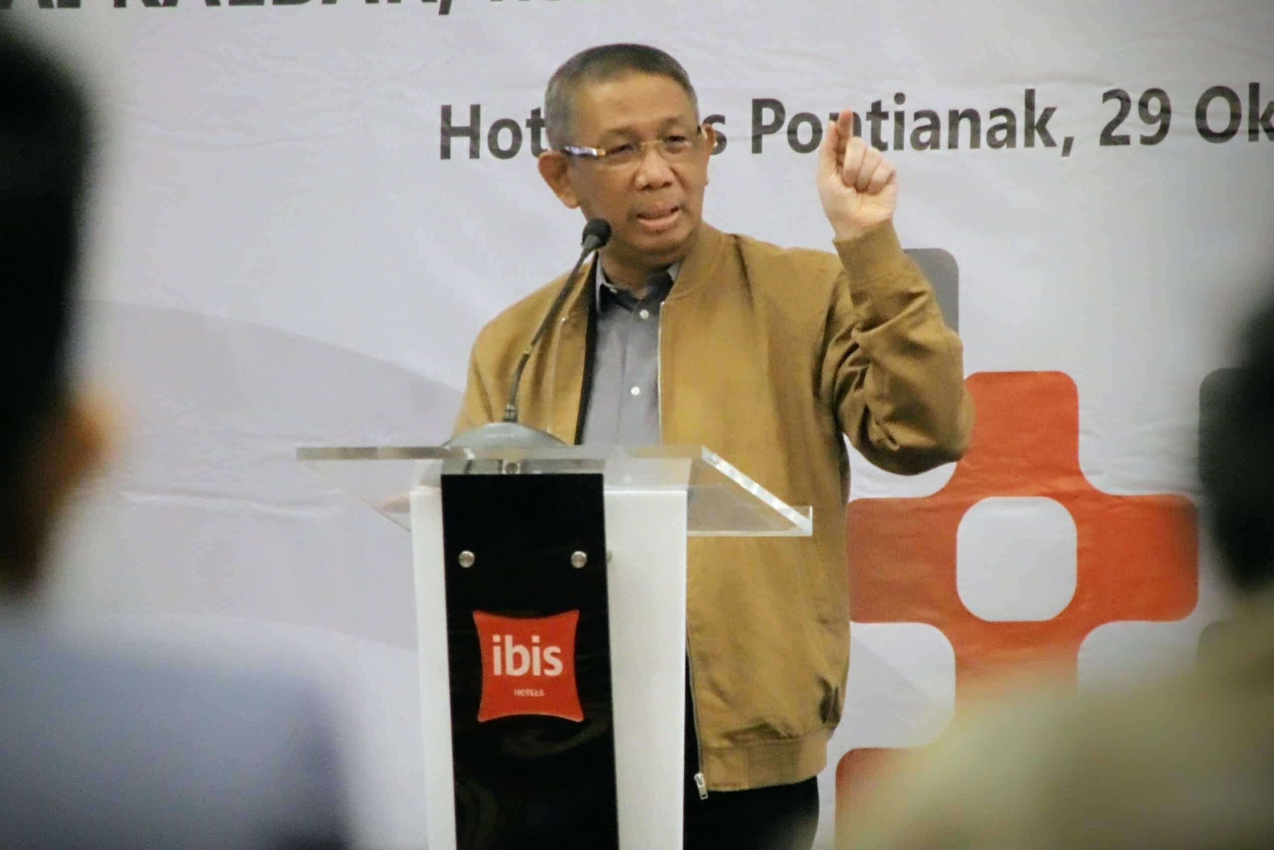 Gubernur Kalbar, Sutarmidji menyampikan pidato pada pembukaan Musprov ke-VIII Ikatan Arsitek Indonesia (IAI) Provinsi Kalbar, di Hotel Ibis Pontianak, Sabtu (29/10/2022). (Foto: Biro Adpim For KalbarOnline.com)