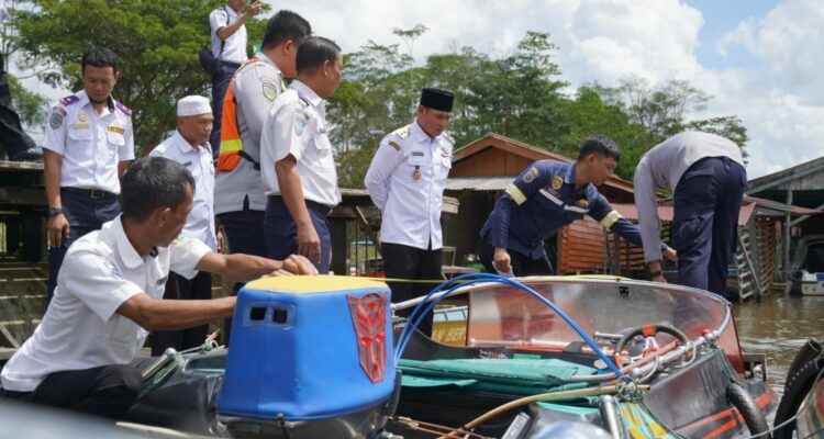 Wabup Kapuas Hulu, Wahyudi Hidayat menghadiri penerbitan dokumen status hukum kapal Balai Pengelola Transportasi Sungai Wilayah XIV Kalimantan Barat. (Ishaq)