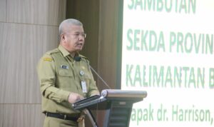 Sekda Kalbar, Harisson memberikan kata sambutan dalam dialog interaktif di Gedung Konferensi Untan. (Foto: Biro Adpim For KalbarOnline.com)