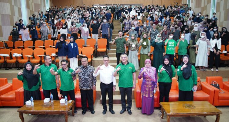 Foto bersama pada peringatan Hari Kanker Sedunia. (Foto: Prokopim For KalbarOnline.com)