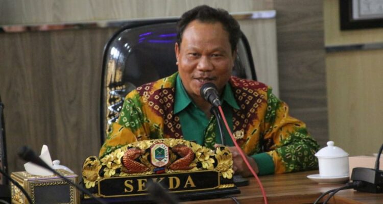 Sekda Kapuas Hulu, Mohd Zaini memimpin rapat persiapan tabligh akbar Ustadz Abdul Somad. (Foto: Ishaq) - ASN Kapuas Hulu, Pilkada Kapuas Hulu 2024, profesionalisme ASN, pemimpin baru Kapuas Hulu, pleno KPU Kapuas Hulu