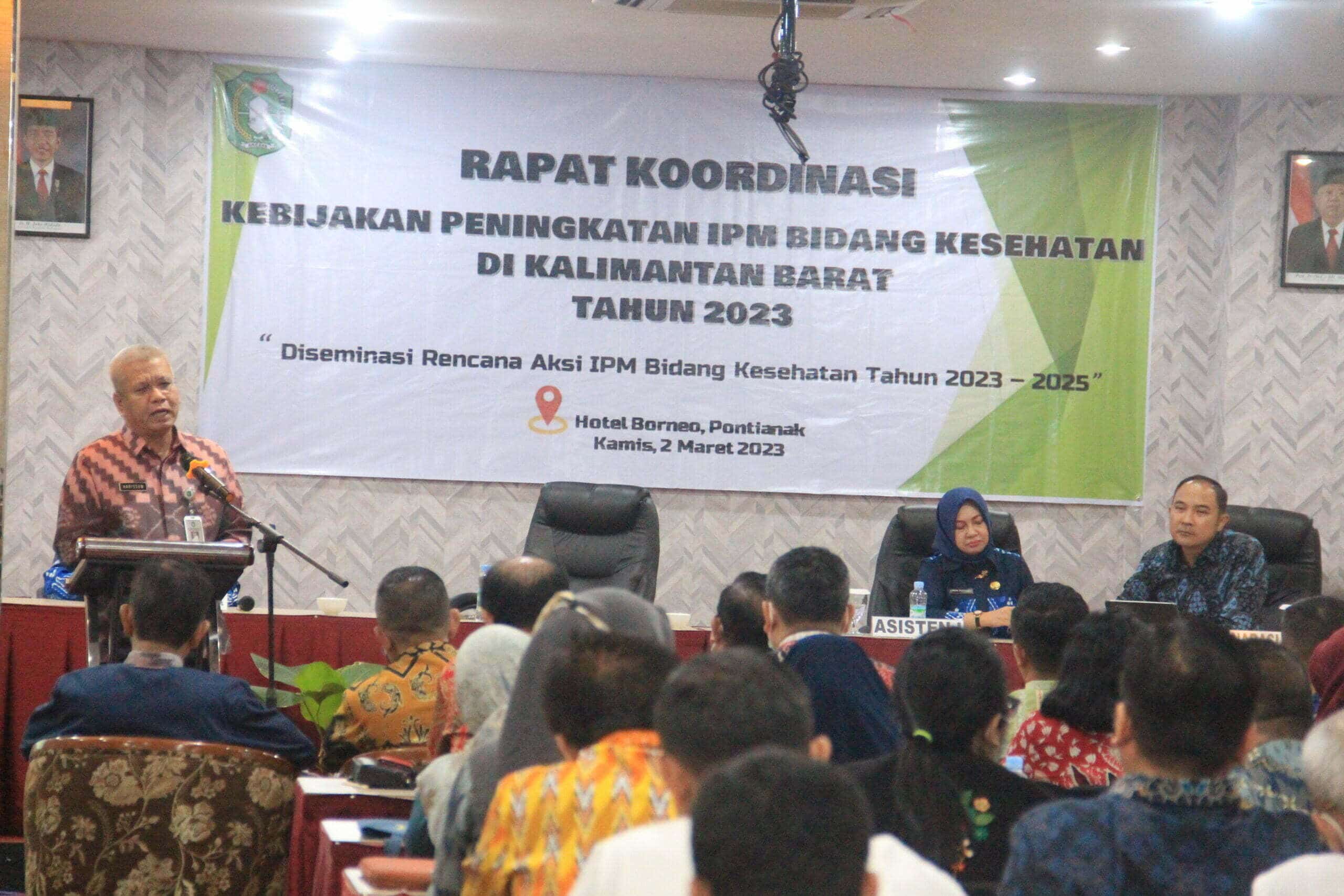 Sekda Kalbar, Harisson membuka Rapat Koordinasi Kebijakan Peningkatan Indeks Pembangunan Manusia Bidang Kesehatan di Kalimantan Barat, Kamis (02/03/2023), di Hotel Borneo Pontianak. (Foto: Biro Adpim For KalbarOnline.com)