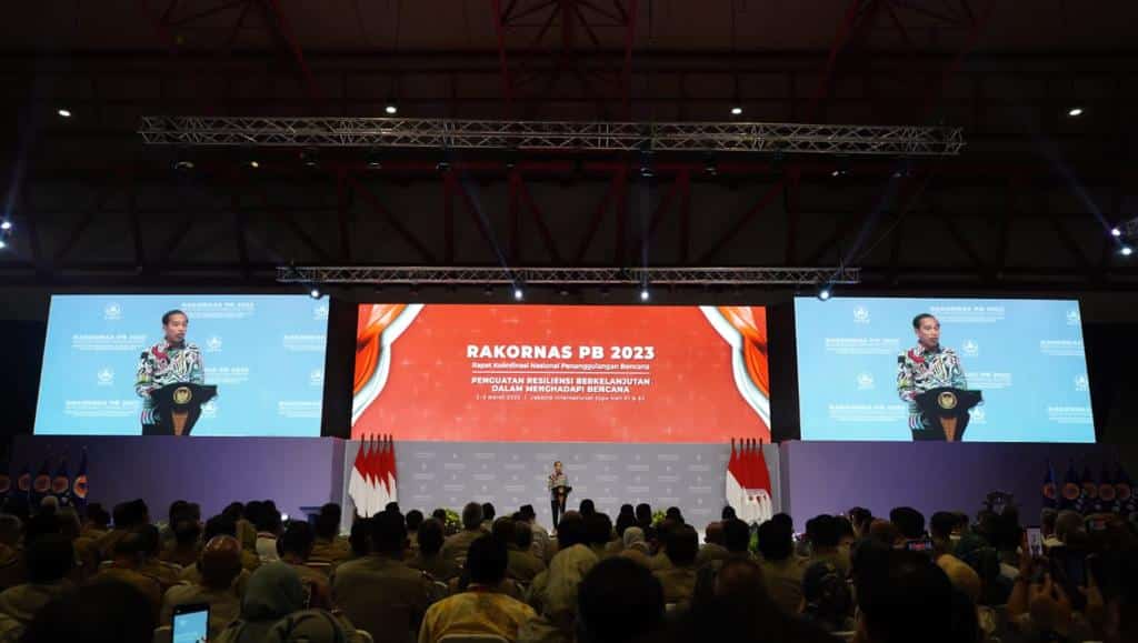 Presiden Joko Widodo memberikan pengarahan pada Rakornas Penanggulangan Bencana yang diselenggarakan oleh Badan Nasional Penanggulangan Bencana, di Jakarta International Expo, Kamis (02/03/2023). (Foto: Ishaq)