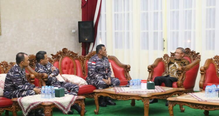 Gubernur Kalbar, Sutarmidji menerima kunjungan silaturahmi Tim Satgas Operasi Trisila 2023 di Pendopo Gubernur Kalbar, Rabu (26/04/2022) malam. (Foto: Biro Adpim For KalbarOnline.com)