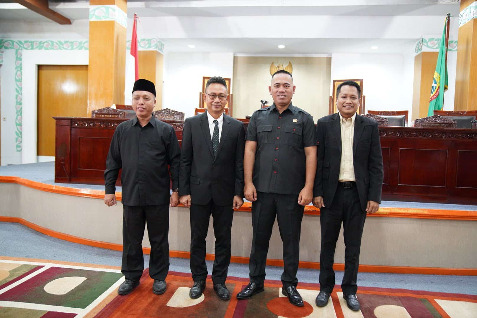 Foto bersama Wali Kota Pontianak, Edi Rusdi Kamtono beserta jajaran DPRD Kota Pontianak. (Foto: Prokopim For KalbarOnline.com)