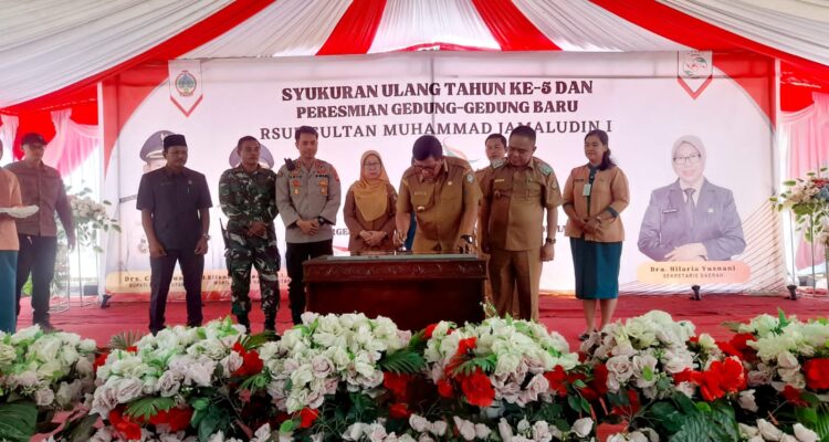 Bupati Kayong Utara, Citra Duani menghadiri peringatan HUT RSUD Sultan Muhammad Jamaludin ke-5 tahun, Kecamatan Sukadana, Selasa (09/05/2023). (Foto: Santo)