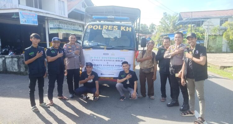 Pendistribusian beras oleh Pasukan Amal Sholeh (Paskas) Kapuas Hulu untuk anak-anak yatim dan penghafal Al-Qur'an di Kecamatan Boyan Tanjung dan Hulu Gurung, Minggu (21/05/2023). (Foto: Ishaq)