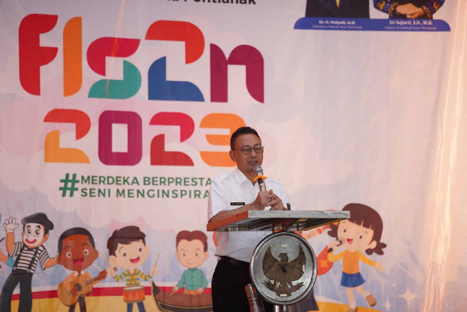 Wali Kota Pontianak, Edi Rusdi Kamtono membuka FLS2N jenjang SD dan SMP se-Kota Pontianak di Gedung Pontianak Convention Center (PCC), Rabu (31/05/2023). (Foto: Indri)