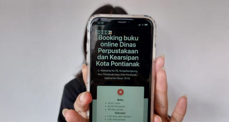 Website https://bobo.pontianak.go.id untuk pencarian buku. (Foto: Indri)