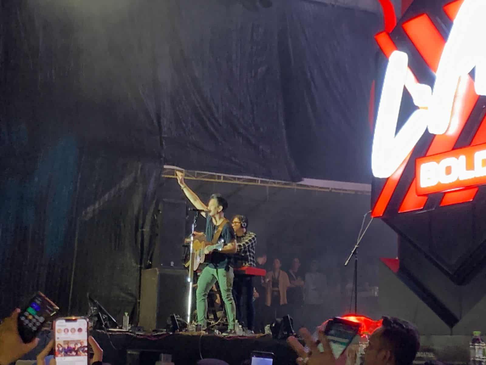 Penampilan Noah di acara Music Flame Fest, di Jalan Rahadi Usman, Pontianak. (Foto: Indri)