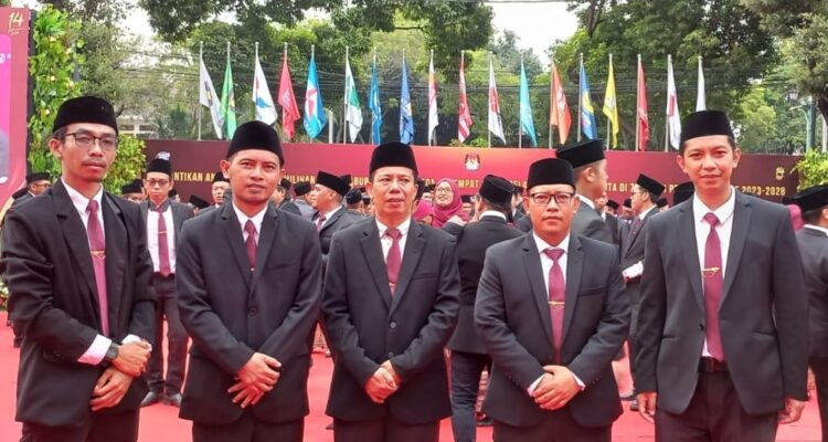 Anggota KPU Ketapang periode 2023 - 2028 yang dilantik. (Foto: Adi LC)