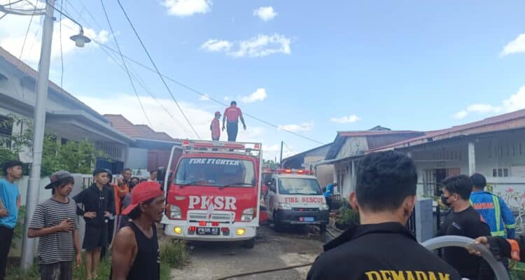 Api berhasil dipadamkan sekitar pukul 15.00 WIB oleh unit pemadam kebakaran gabungan. (Foto: Polres Kubu Raya)