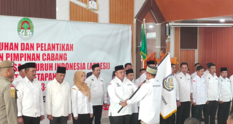 Pelantikan DPC Apdesi Kabupaten Ketapang masa bakti 2023 - 2028. (Foto: Adi LC)