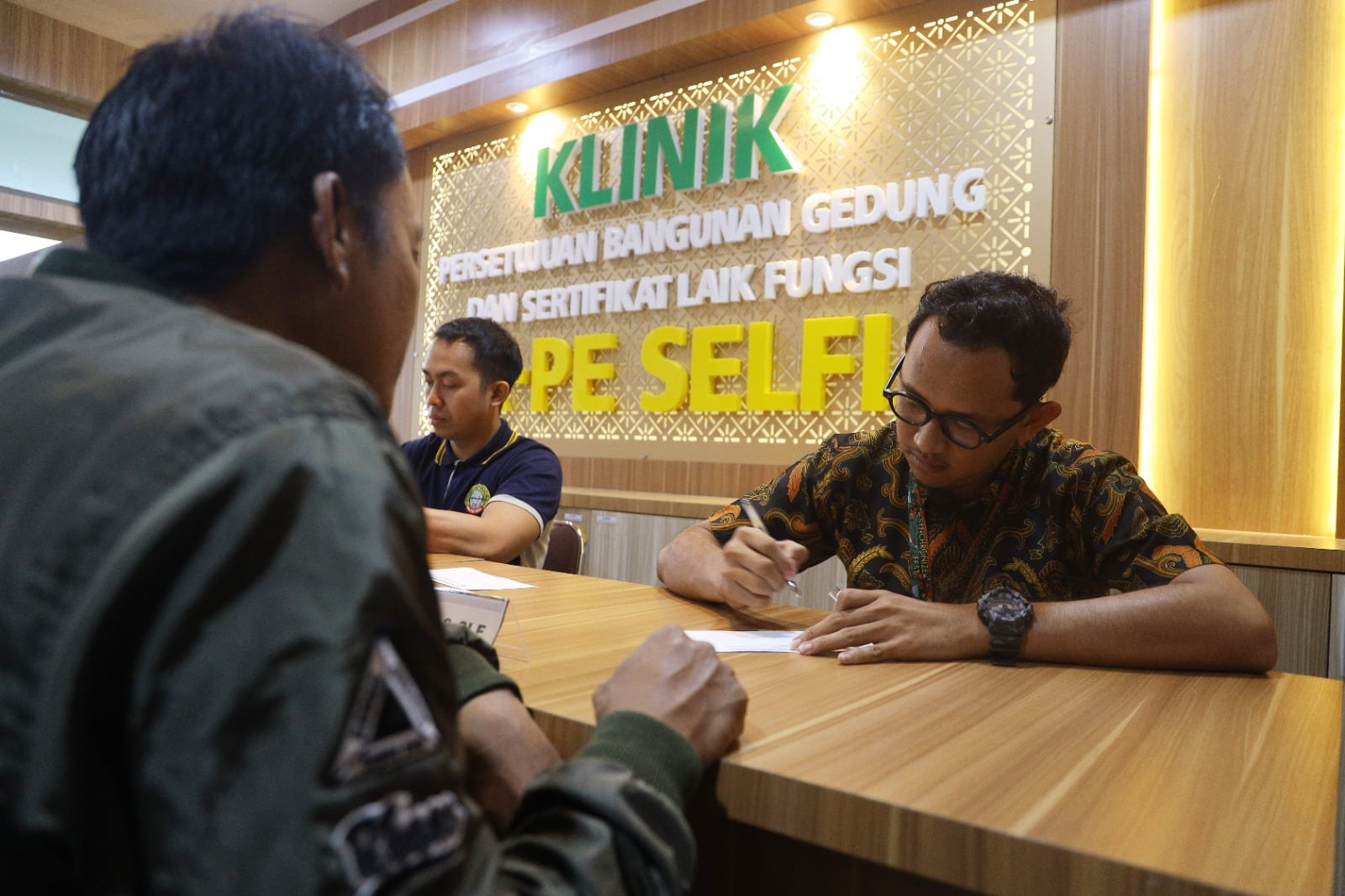 Aktivitas pelayanan Klinik PBG dan Sertifikat Laik Fungsi. (Foto: Indri)