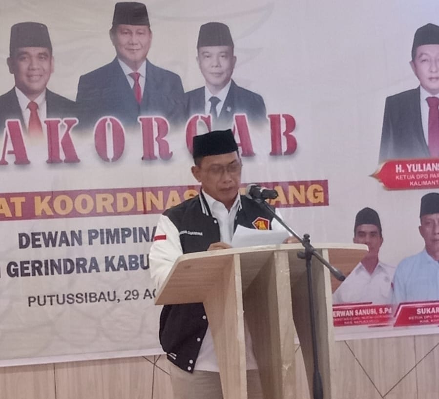 Ketua DPC Partai Gerindra Kapuas Hulu, Sukardi membuka Rakorcab DPC Partai Gerindra se-Kabupaten Kapuas Hulu di Hotel Banana Putussibau. (Ishaq/KalbarOnline.com)