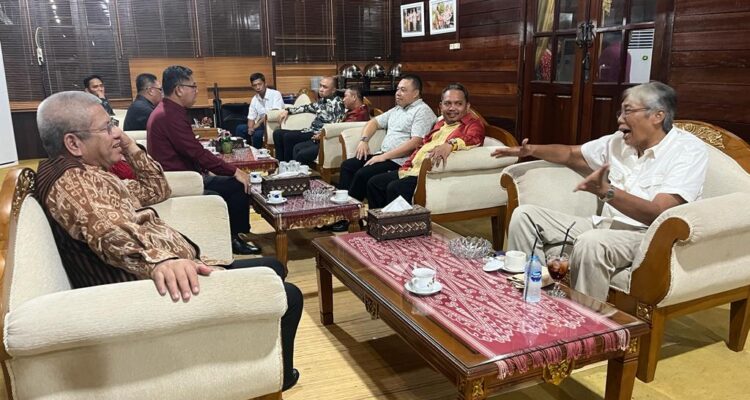 Suasana malam ramah tamah di Pendopo Bupati Sintang. (Foto: Jauhari)