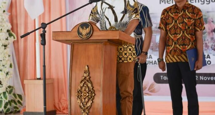 Bupati Ketapang, Martin Rantan saat memberikan sambutan. (Foto: Adi LC)