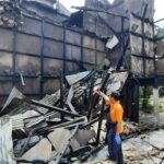 Kondisi enam unit ruko di Kecamatan Batu Ampar Kabupaten Kubu Raya yang terbakar pada Senin (13/11/2023). (Foto: Jauhari)