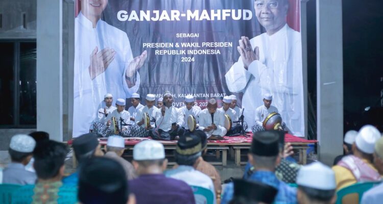 Shalawat kebangsaan dan doa bersama untuk pasangan calon presiden (capres) Ganjar Pranowo dan calon wakil presiden (cawapres) Mahfud MD, pada Minggu (19/11/2023). (Foto: Jauhari)