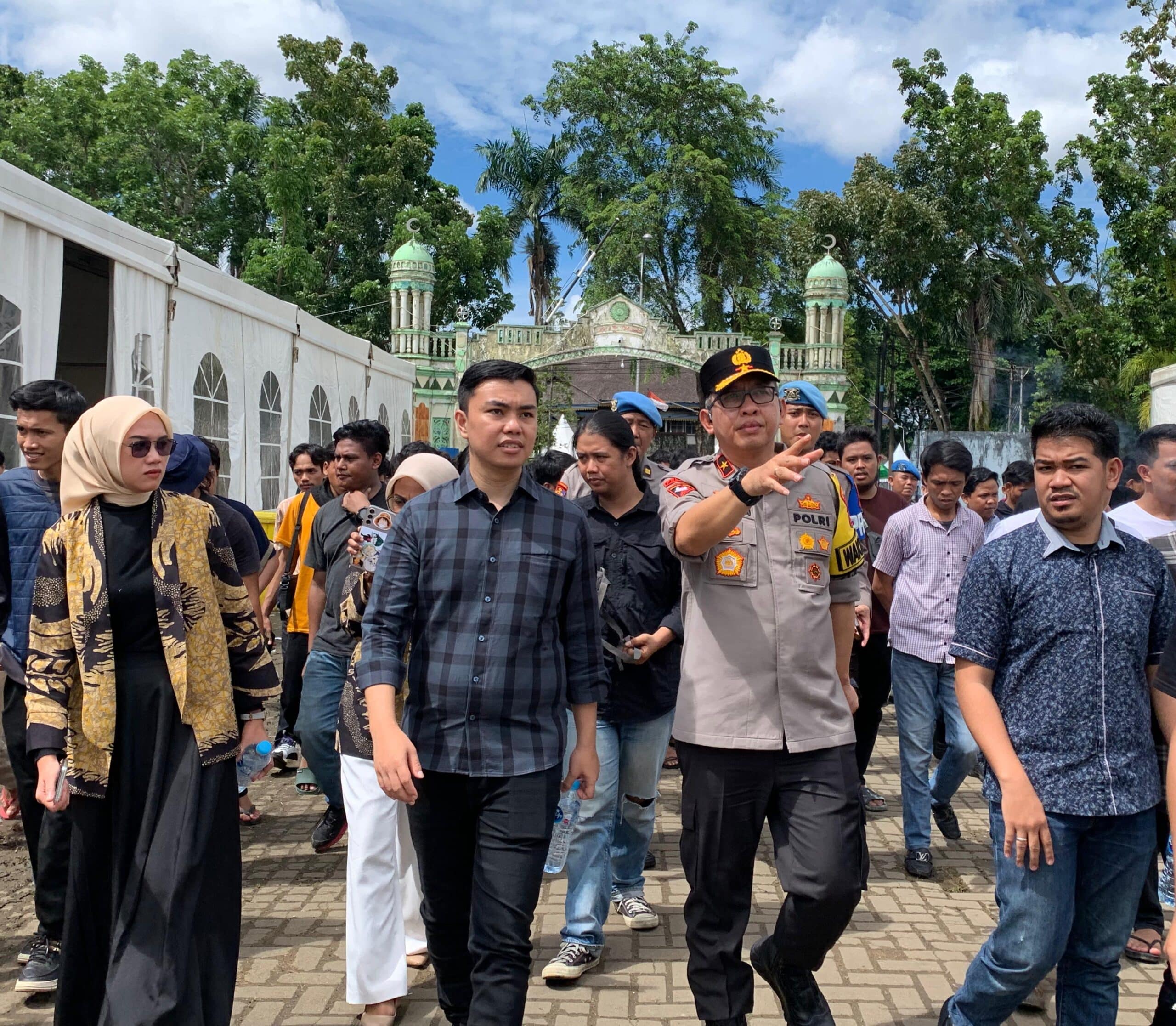 Ketum HMI didampingi oleh Ketum Kohati dan Wakapolda Kalbar memantau kondisi tempat menginap sejumlah kader di Asrama Haji Pontianak. (Foto: Indri)