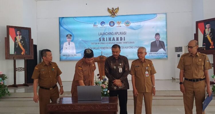 Launching aplikasi Sistem Informasi Kearsipan Dinamis dan Terintegrasi (Srikandi) di Aula Istana Rakyat, Kecamatan Sukadana, Senin (27/11/2023). (Foto: Santo)