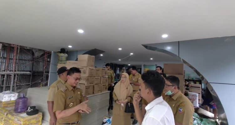 Wali Kota Pontianak, Edi Rusdi Kamtono meninjau progres pembangunan Mal Pelayanan Publik. (Foto: Prokopim Pontianak)