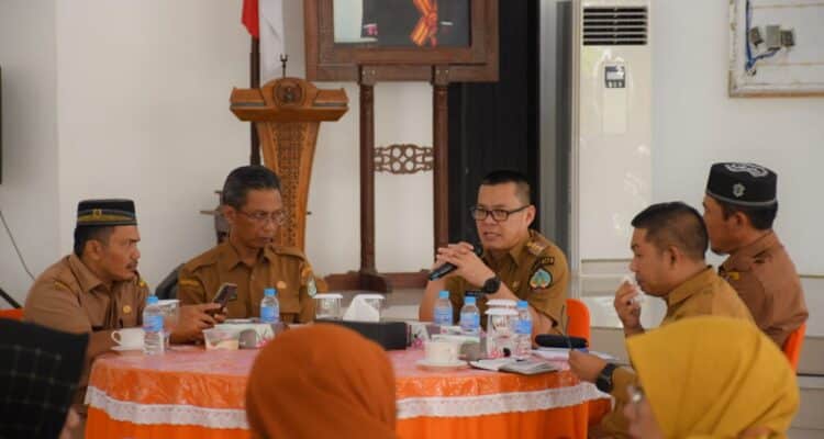 Pemkab Kayong Utara menggelar coffee morning bersama OPD di lingkungan pemerintah, di Aula Istana Rakyat, Selasa (02/01/2024). (Foto: Prokopim)