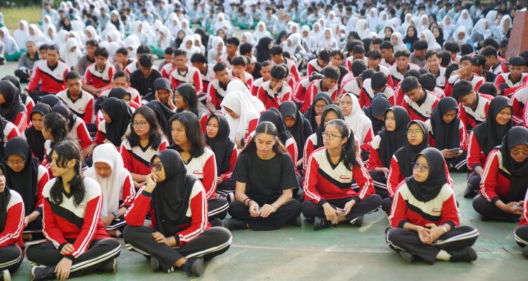 Siswa-siswi SMAN 4 Pontianak turut serta dalam Gerakan Aksi Bergizi. (Foto: Kominfo/Prokopim)