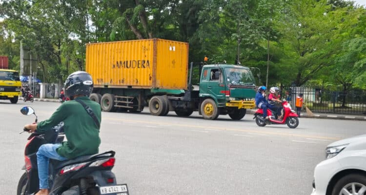 Ani Sofian Instruksikan Dishub Pontianak Tertibkan Truk Kontainer Tanpa Twist Lock