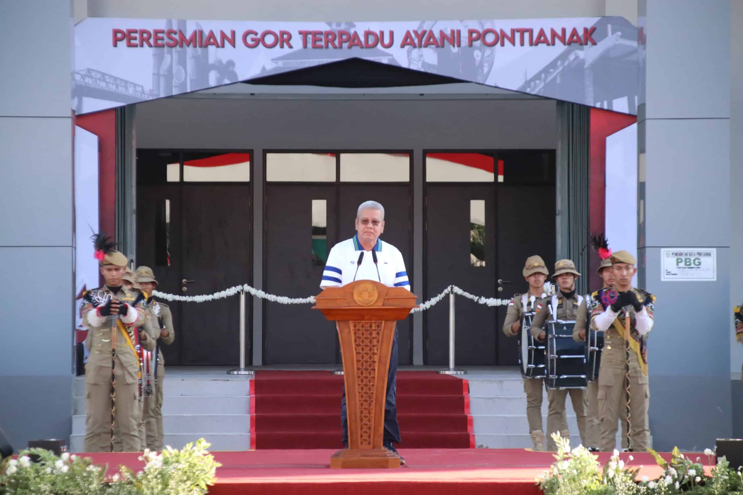 Pj Gubernur Kalbar Harisson memberikan sambutannya pada peresmian GOR Terpadu Ayani Pontianak