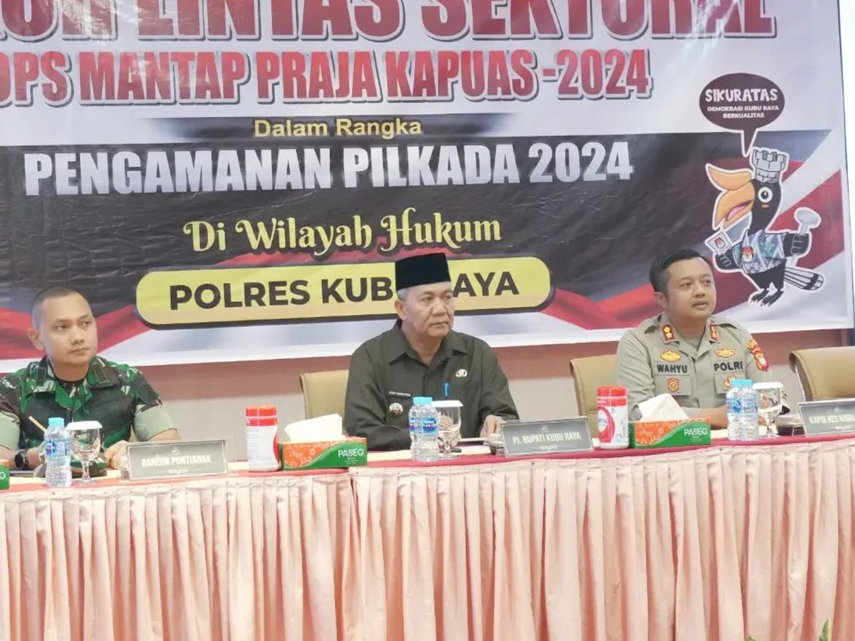 Pj Bupati Kubu Raya Syarif Kamaruzaman bersama Forkopimda Kubu Raya menghadiri Rakor Lintas Sektoral untuk mempersiapkan pelaksanaan Pilkada 2024 di Kubu Raya