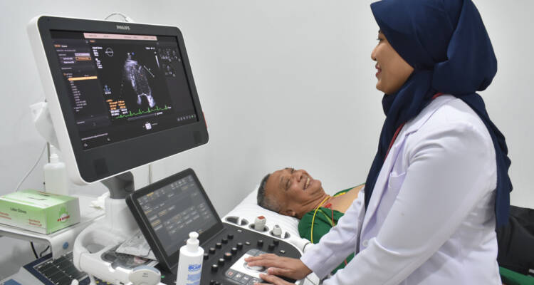 Calon Wakil Bupati Bengkayang Syamsul Rizal menjalani pemeriksaan kesehatan di RSUD Soedarso Pontianak