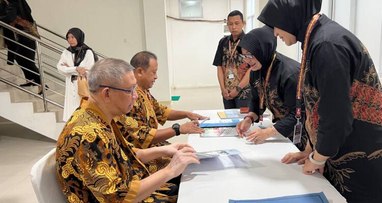 Pasangan calon Gubernur dan Wakil Gubernur Kalbar, Sutarmidji-Didi Haryono menjalani pemeriksaan kesehatan di RS Bhayangkara Pontianak