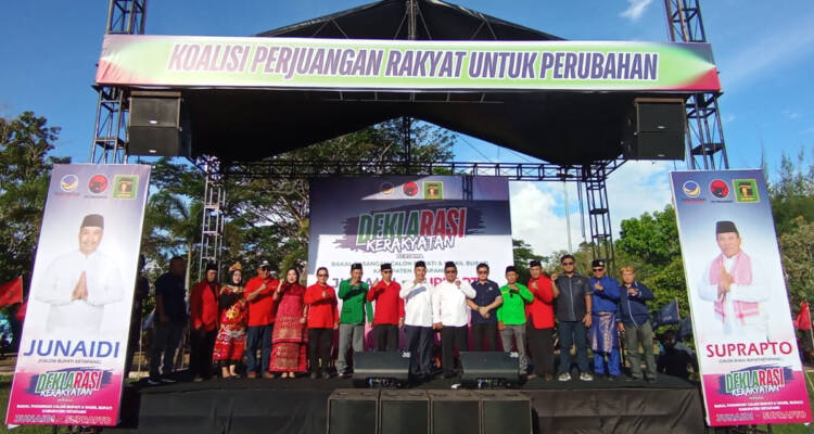 Pasangan calon Bupati dan Wakil Bupati Ketapang, Junaidi-Suprapto saat menggelar deklarasi pemenangan sebelum mendaftar ke KPU