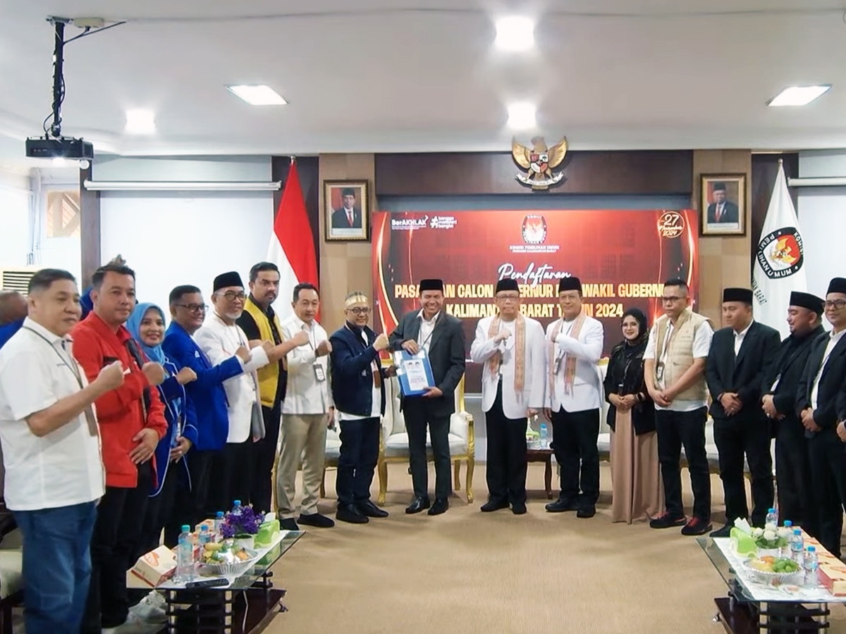 Pasangan calon Gubernur dan Wakil Gubernur Kalbar Sutarmidji-Didi Haryono resmi mendaftar ke KPU untuk bertarung di Pilgub Kalbar 2024. Sutarmidji dan Didi didampingi para pimpinan Partai Politik pengusung