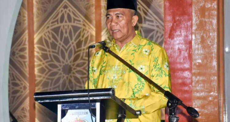 Pj Bupati Kubu Raya Syarif Kamaruzaman memberikan sambutannya pada malam penutupan MTQ Kubu Raya X di Kecamatan Kubu