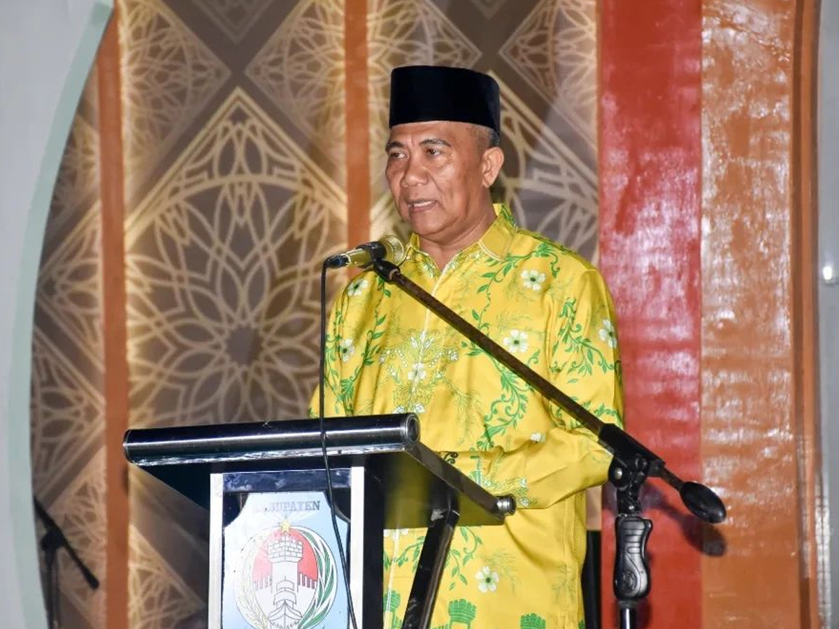 Pj Bupati Kubu Raya Syarif Kamaruzaman memberikan sambutannya pada malam penutupan MTQ Kubu Raya X di Kecamatan Kubu