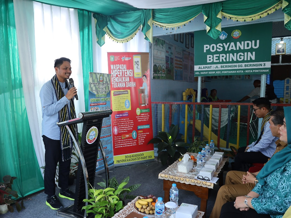 Pj Wali Kota Pontianak Ani Sofian saat hadir di Posyandu Beringin Darat Sekip Pontianak yang diverifikasi oleh tim verifikator Posyandu Berprestasi Tingkat Nasional Tahun 2024