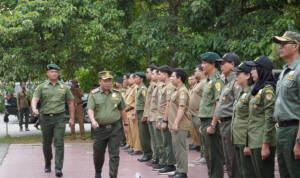 Plh Kepala Dinas Lingkungan Hidup dan Kehutanan Provinsi Kalimantan Barat, Amung Hidayat saat memimpin upacara Hari Ulang Tahun ke-58 Polisi Kehutanan