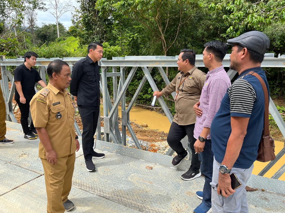 Bupati Kapuas Hulu, Fransiskus Diaan, jalan Semangut-Kelibang, pembangunan infrastruktur Kapuas Hulu, jembatan belly, aspirasi masyarakat Kelibang