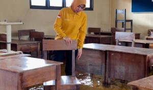 SMAN 1 Anjongan, SMAN 1 Anjongan banjir, Rita hastarita, Kadis Pendidikan Kalbar