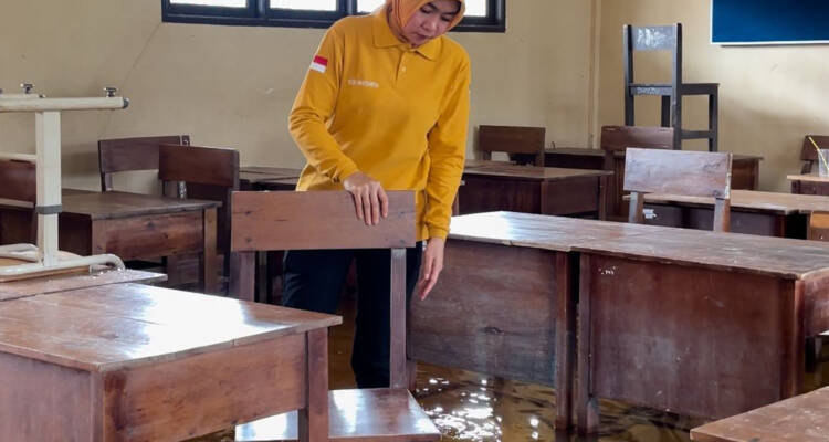 SMAN 1 Anjongan, SMAN 1 Anjongan banjir, Rita hastarita, Kadis Pendidikan Kalbar