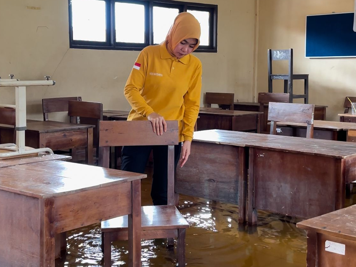 SMAN 1 Anjongan, SMAN 1 Anjongan banjir, Rita hastarita, Kadis Pendidikan Kalbar