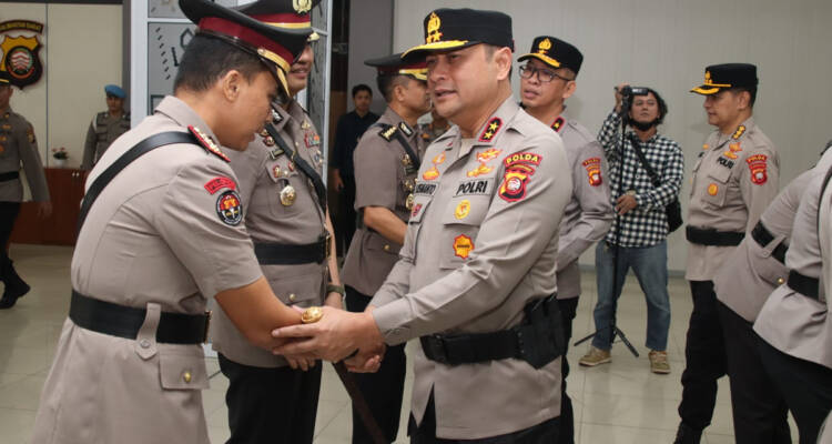 rotasi pejabat Polda Kalbar, sertijab Polda Kalbar, Kapolda Kalbar Pipit Rismanto, promosi pejabat Polri, pejabat baru Polda Kalbar